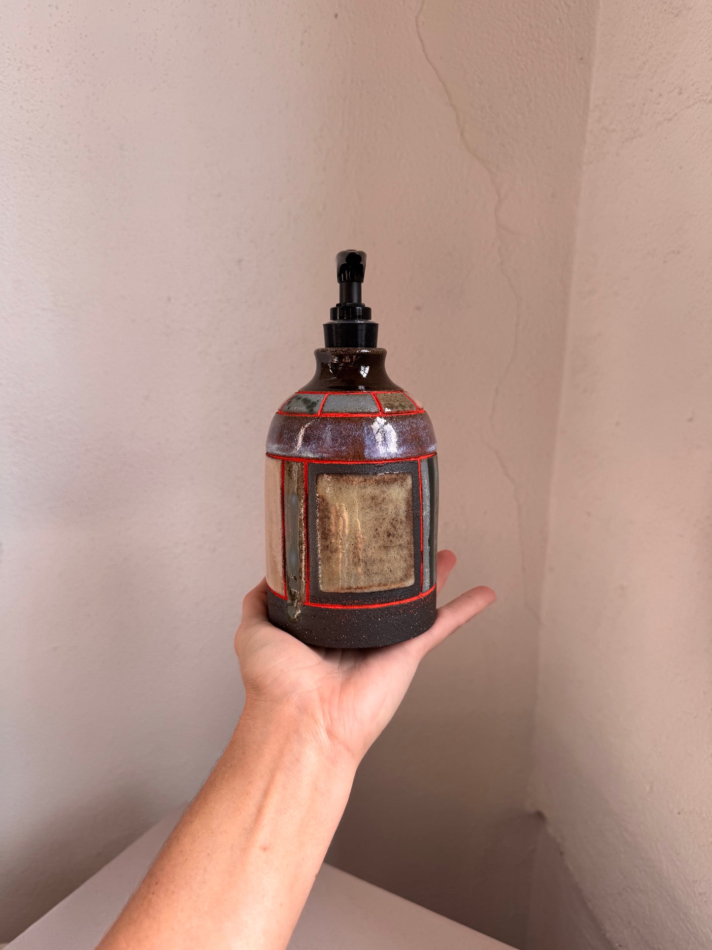 Soap dispenser I
