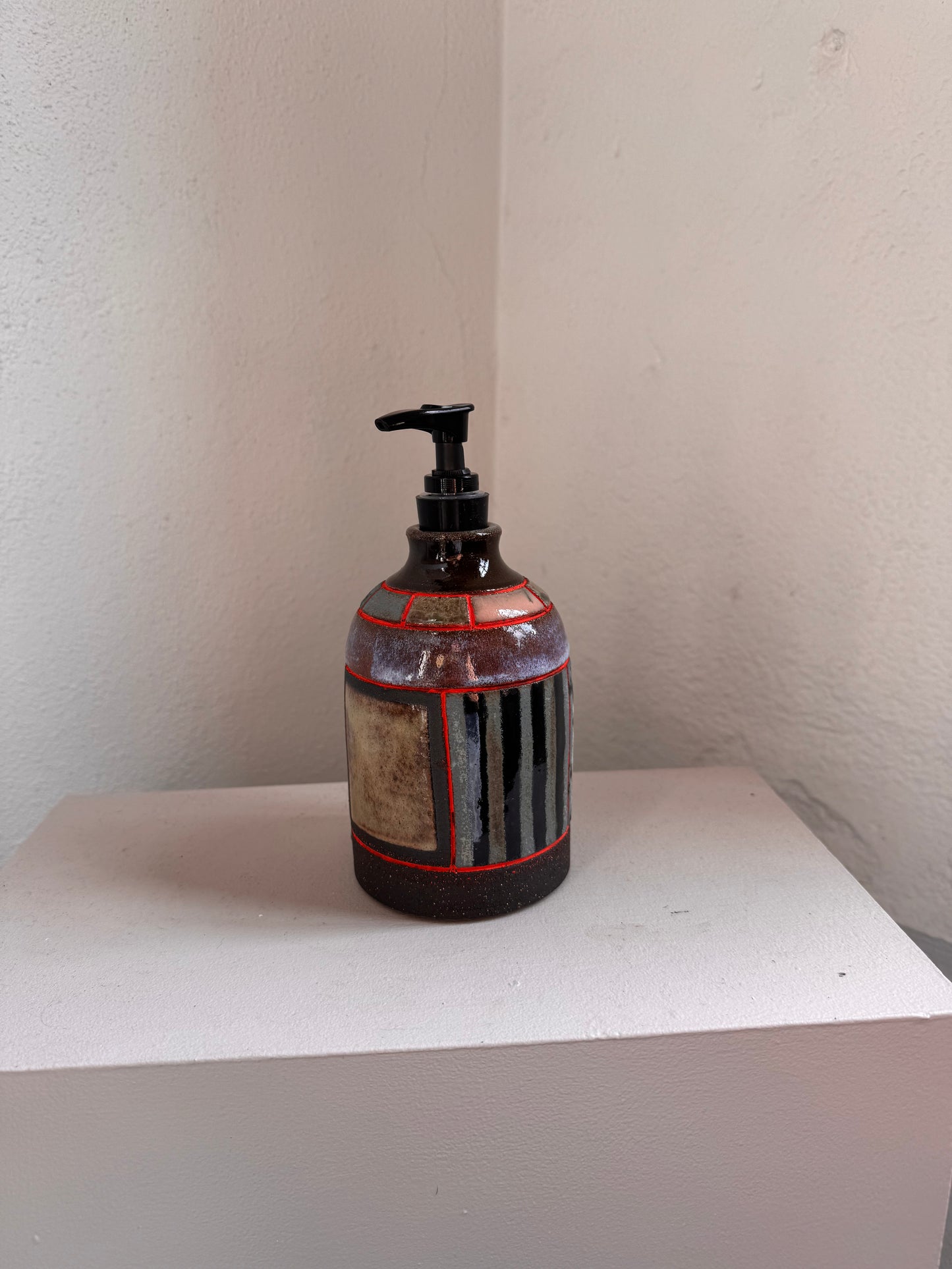 Soap dispenser I