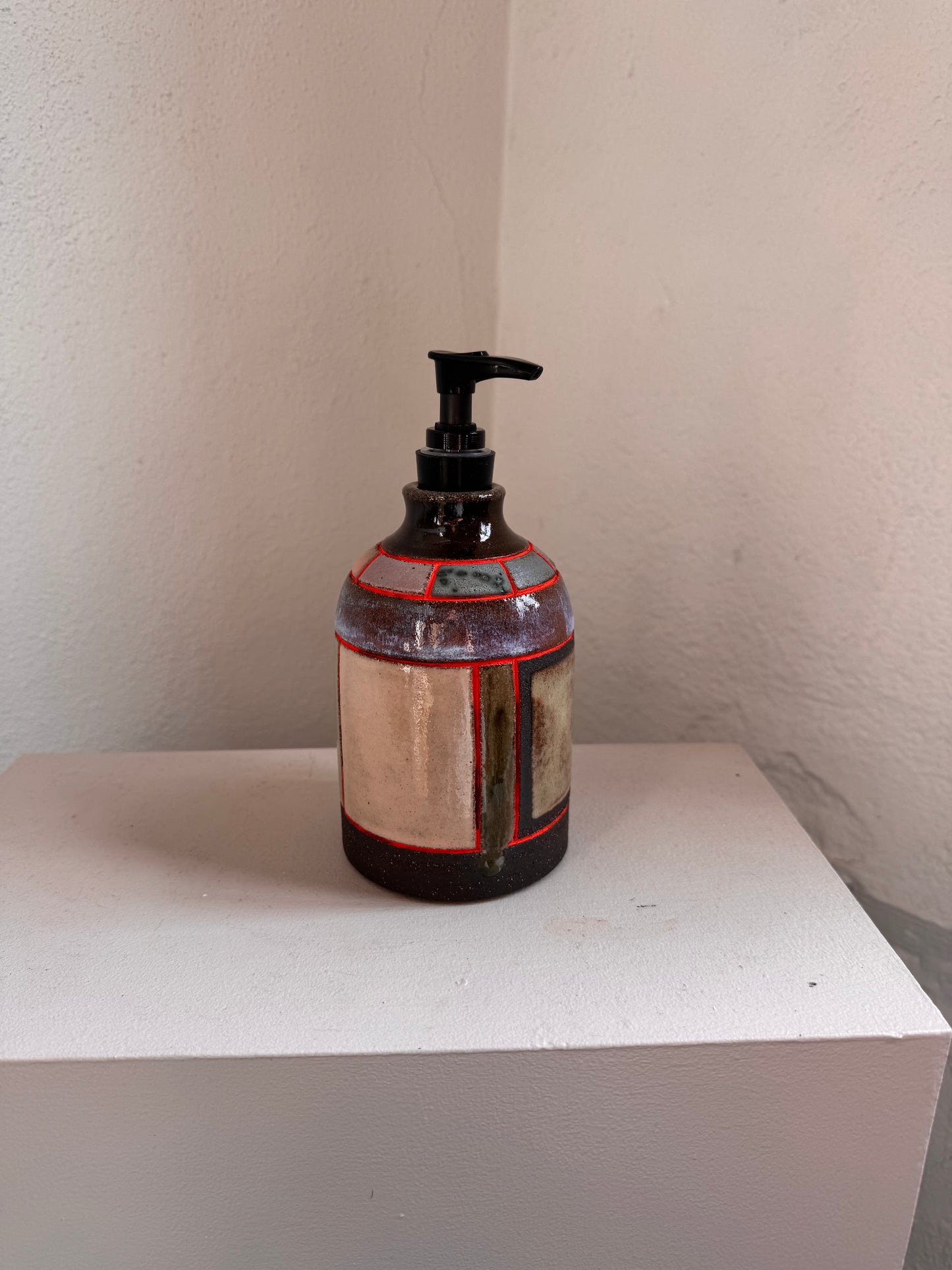 Soap dispenser I