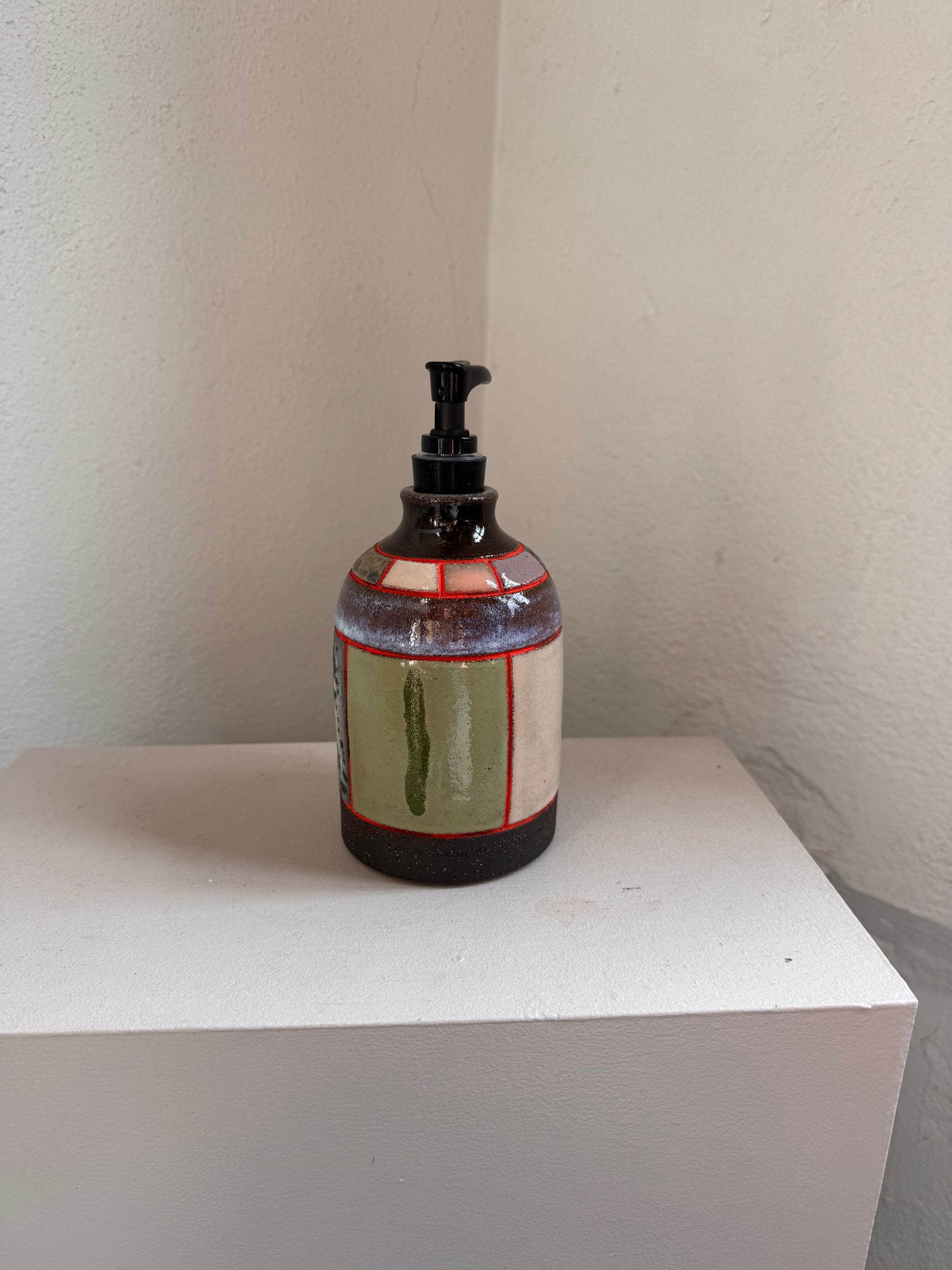 Soap dispenser I