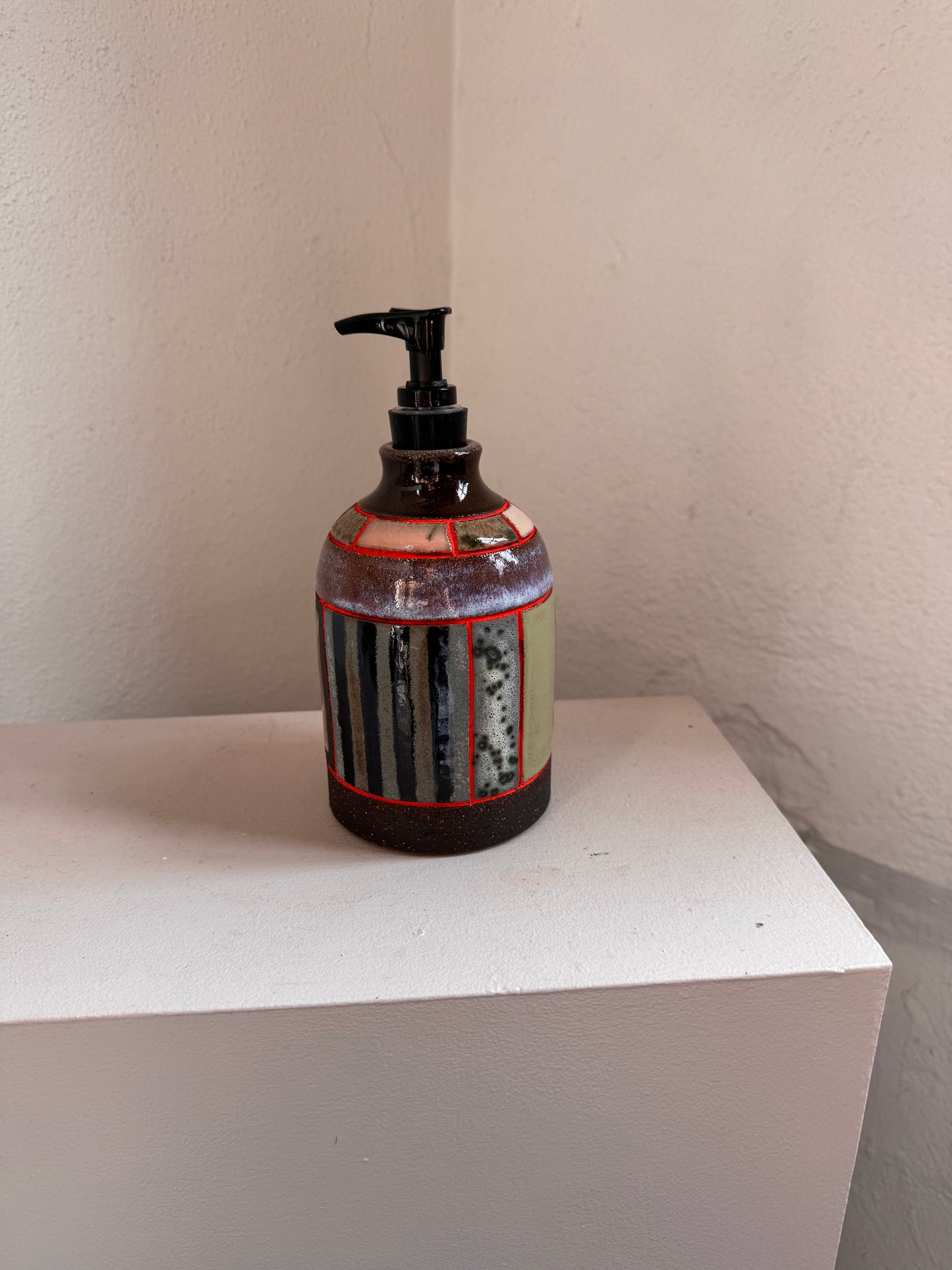 Soap dispenser I